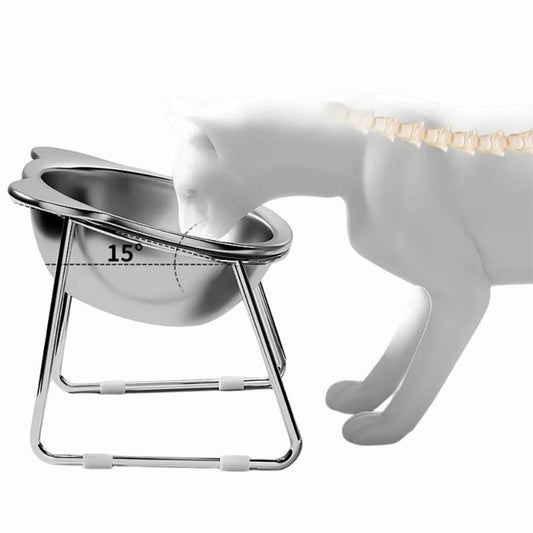 Stainless steel cat feeder with a 15-degree angle label, shown with a cat's paw reaching towards it.